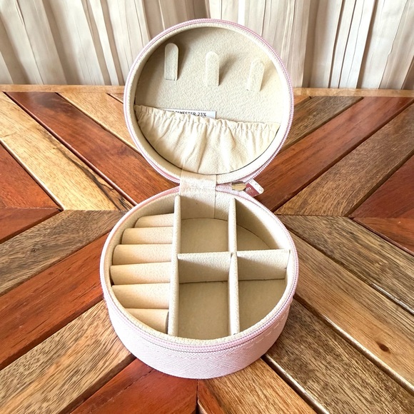 Pink Round Jewelry Organizer-New - Picture 2 of 4